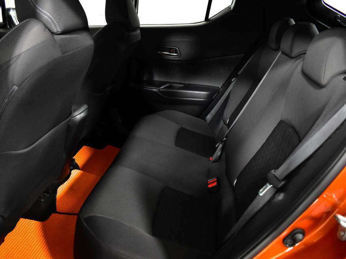 Toyota C-HR 2020 года с пробегом. Фото: #9