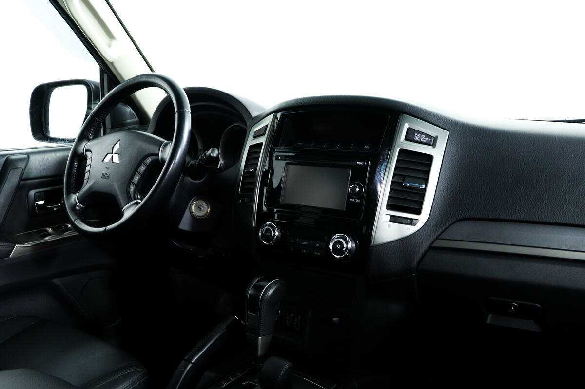 Mitsubishi Pajero 2018 года с пробегом. Фото: #8
