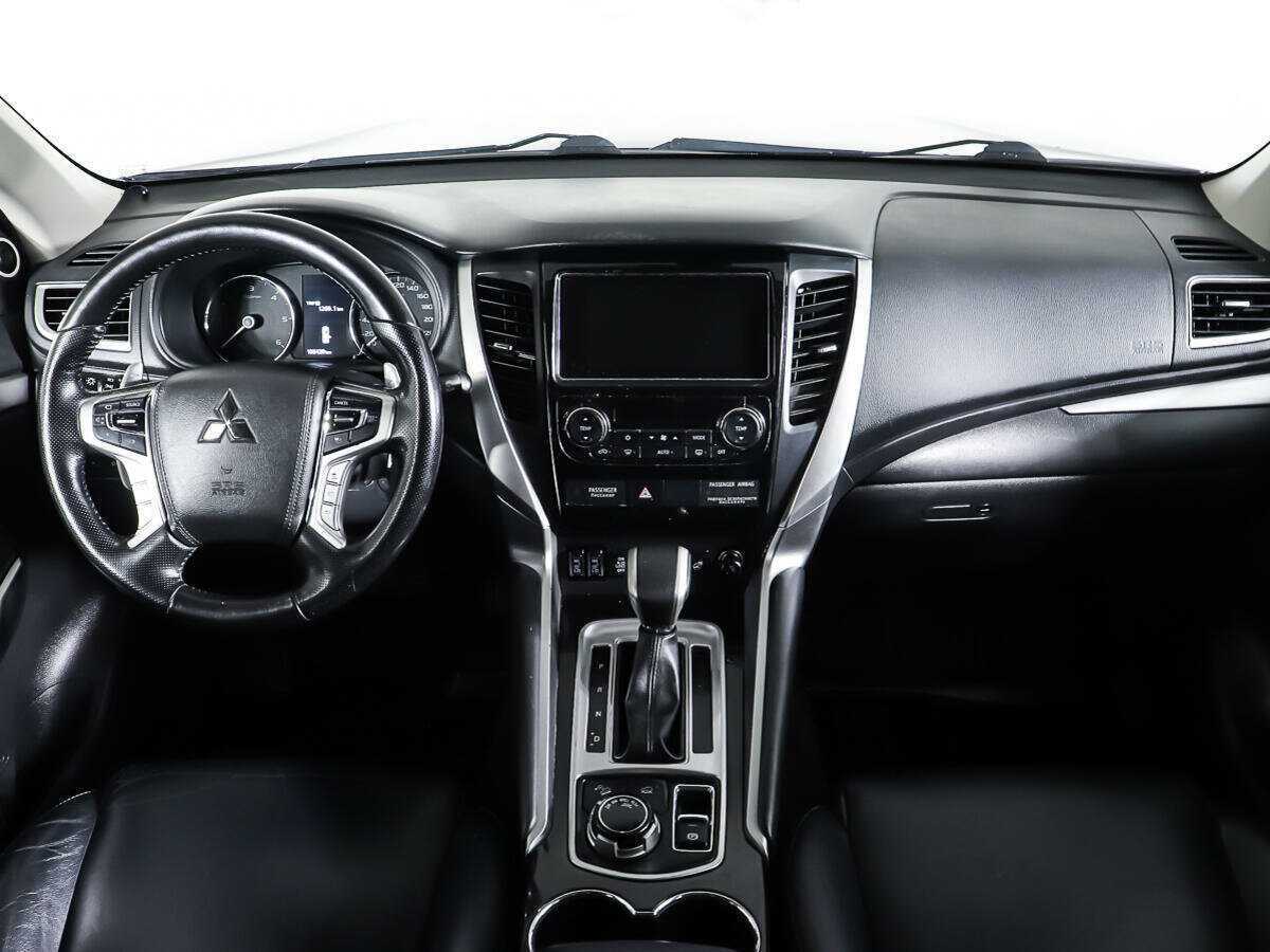 Mitsubishi Pajero Sport 2018 года с пробегом. Фото: #10
