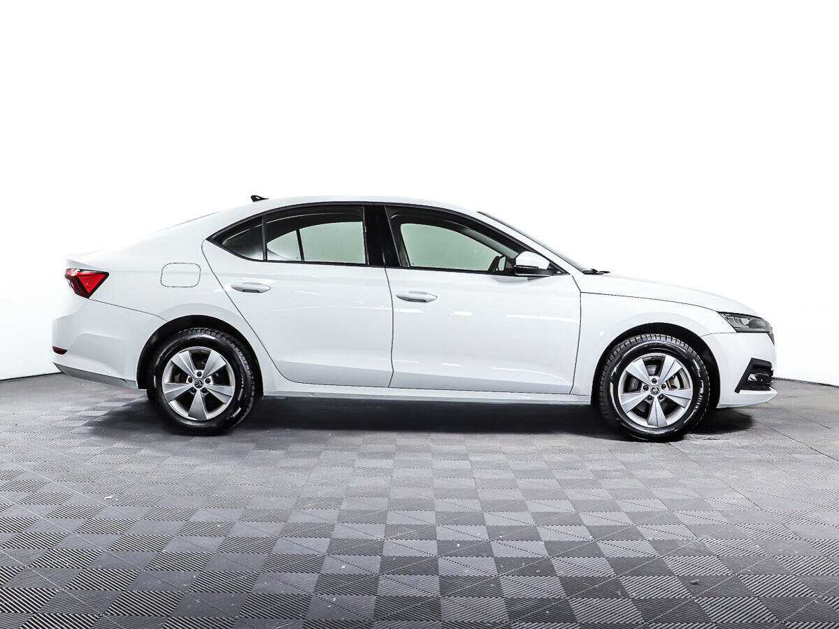 Б/У Шкода Октавия 2021 года. Фото: #2