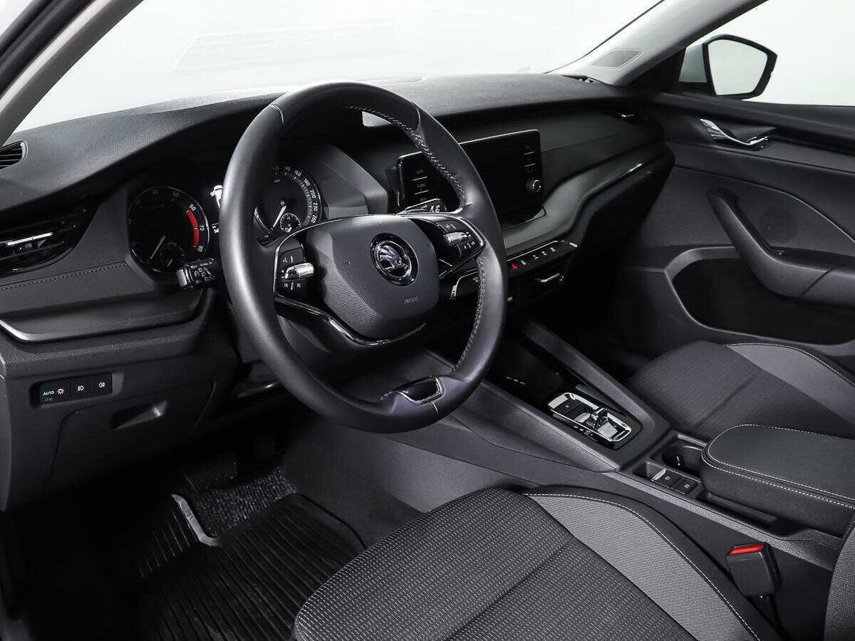 Б/У Шкода Октавия 2021 года. Фото: #11