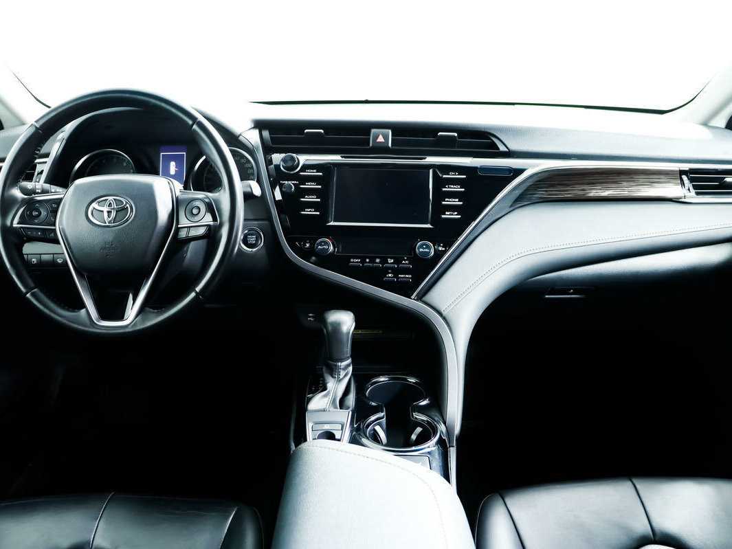 Toyota Camry 2018 года с пробегом. Фото: #10