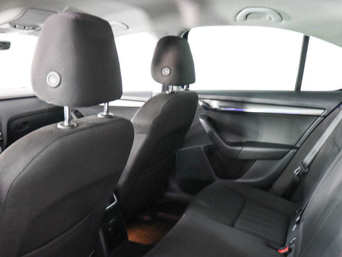 Б/У Шкода Октавия 2018 года. Фото: #11