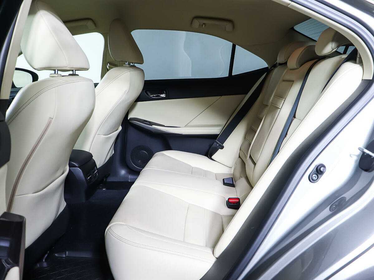 Lexus IS 2013 года с пробегом. Фото: #9