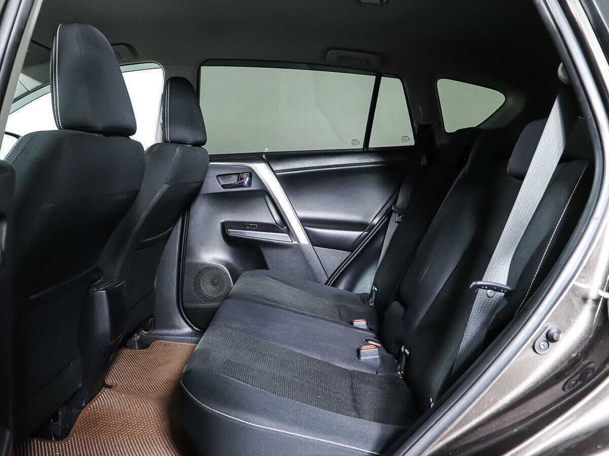 Toyota RAV4 2019 года с пробегом. Фото: #11