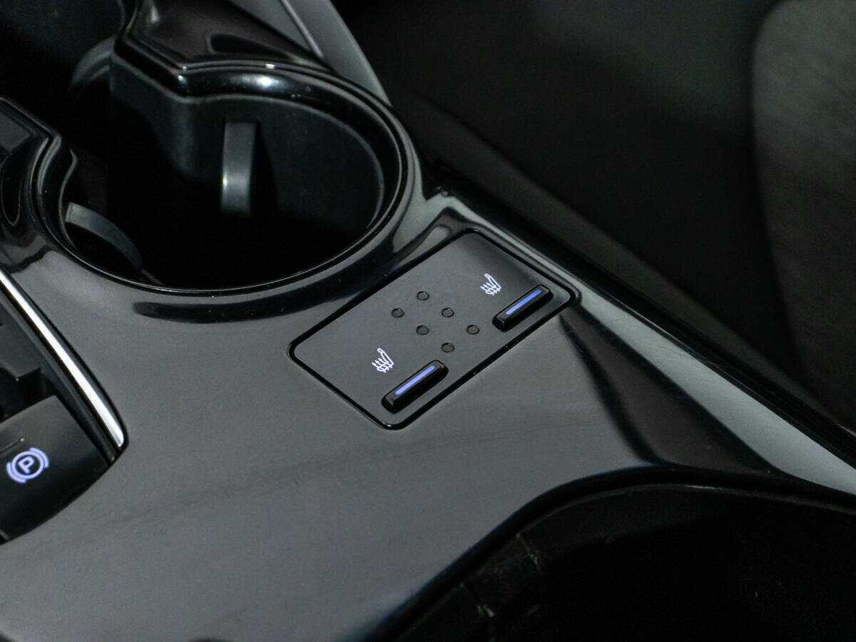 Toyota Camry 2019 года с пробегом. Фото: #17