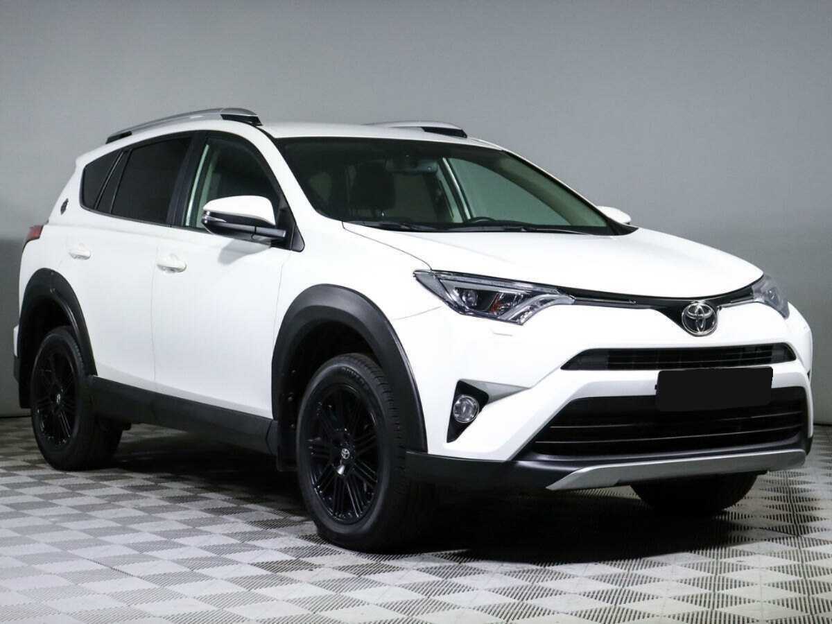 Toyota RAV4 2018 года с пробегом. Фото: #2