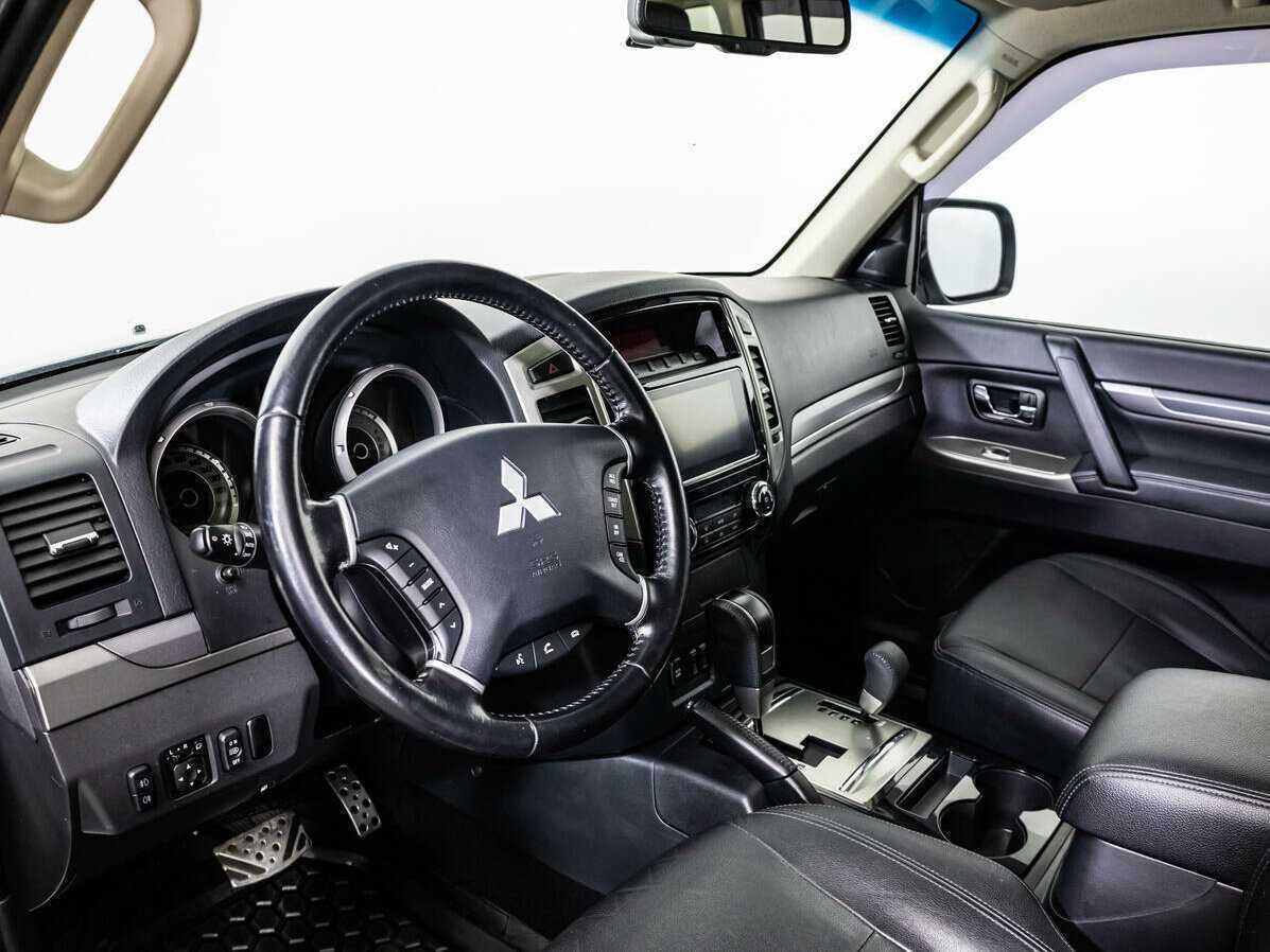 Mitsubishi Pajero 2017 года с пробегом. Фото: #10