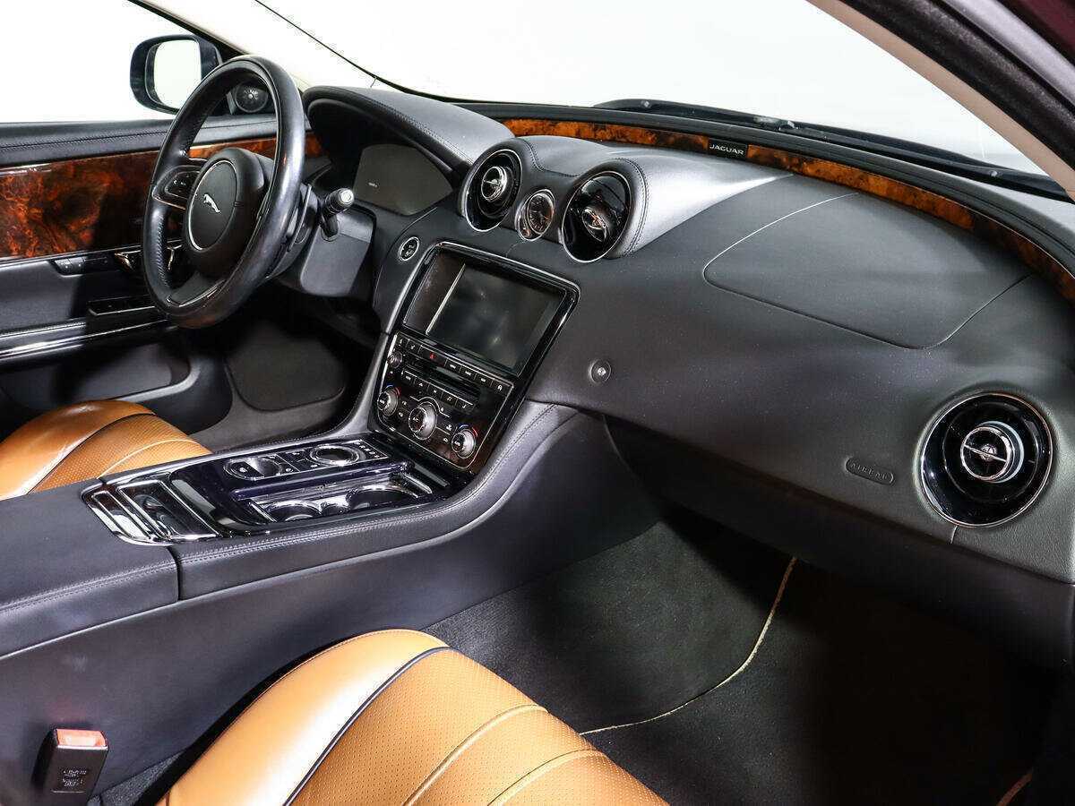 Jaguar XJ 2014 года с пробегом. Фото: #9