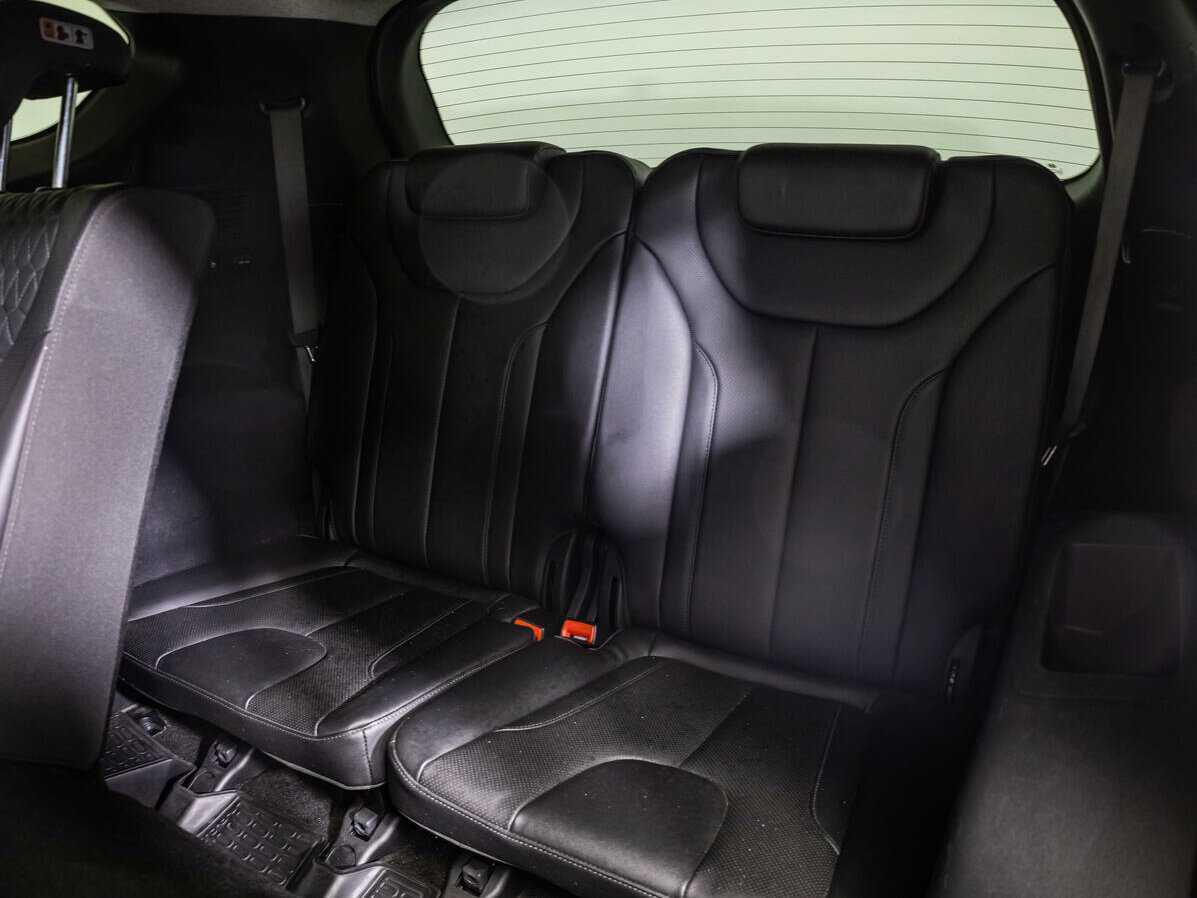 Hyundai Santa Fe 2019 года с пробегом. Фото: #20