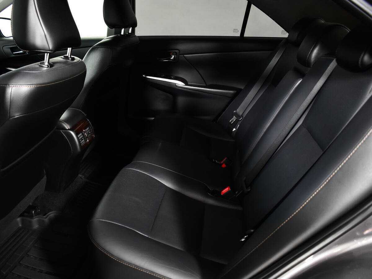 Б/У Тойота Камри 2016 года. Фото: #9