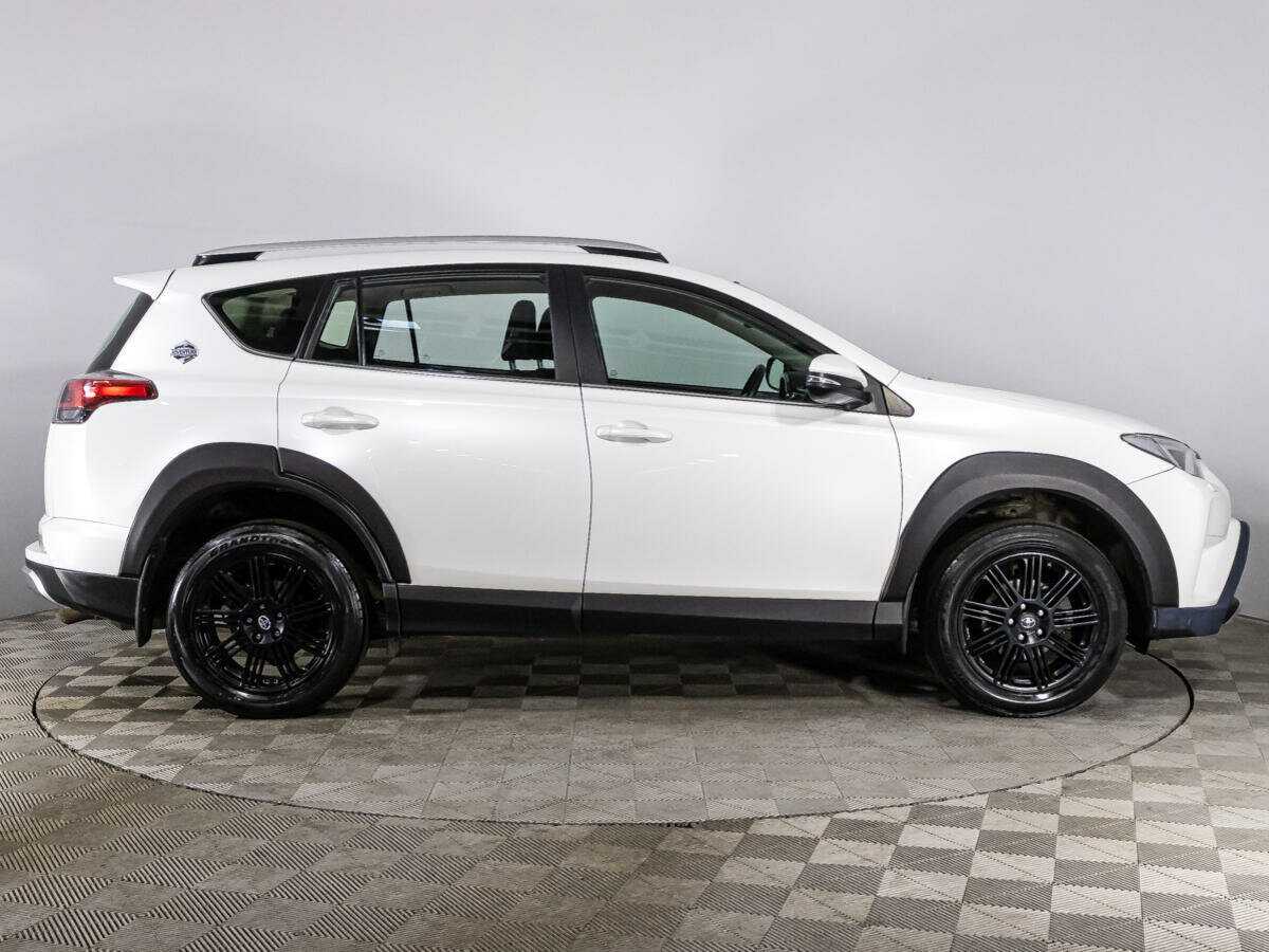 Toyota RAV4 2018 года с пробегом. Фото: #3