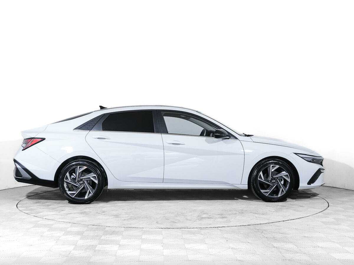 Б/У Хендай Елантра 2024 года. Фото: #2