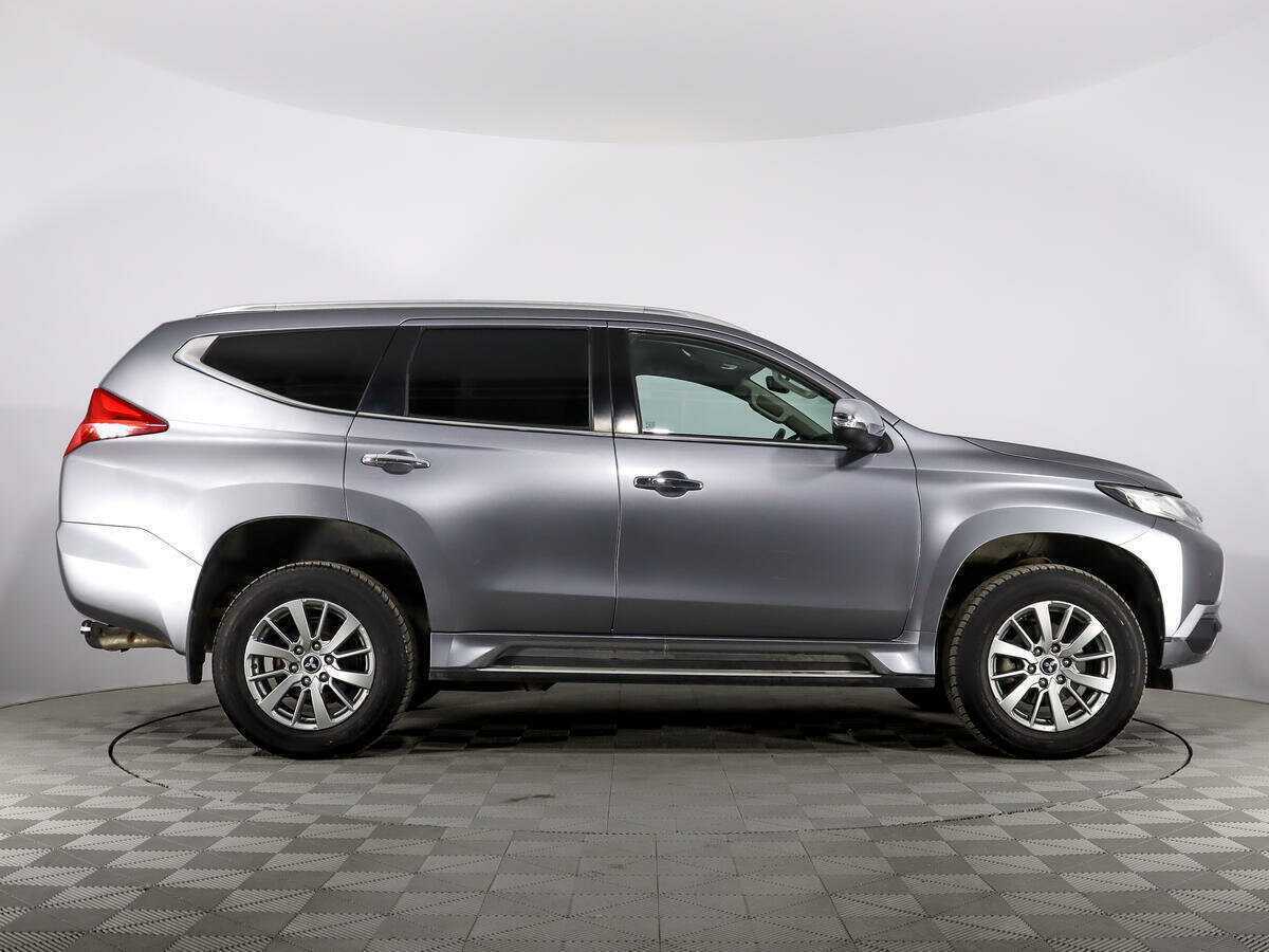 Mitsubishi Pajero Sport 2017 года с пробегом. Фото: #3