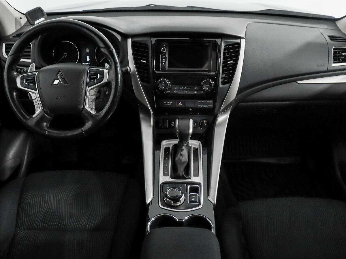 Mitsubishi Pajero Sport 2017 года с пробегом. Фото: #13