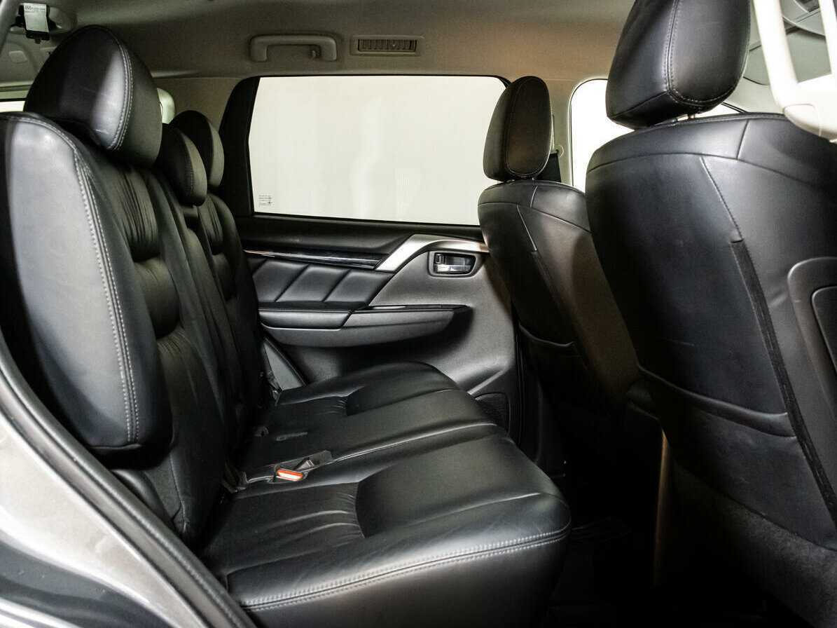 Mitsubishi Pajero Sport 2018 года с пробегом. Фото: #12