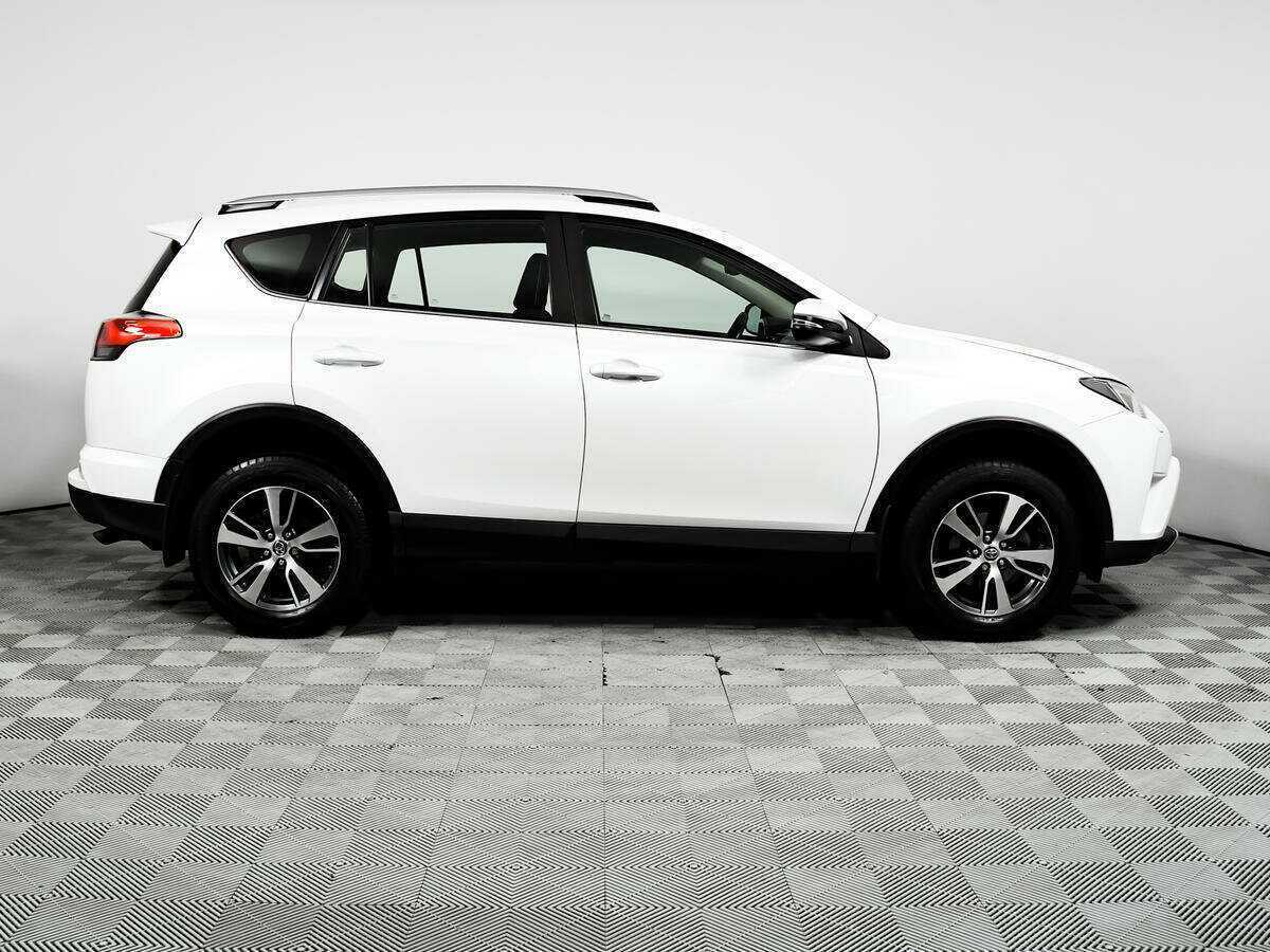 Toyota RAV4 2018 года с пробегом. Фото: #3