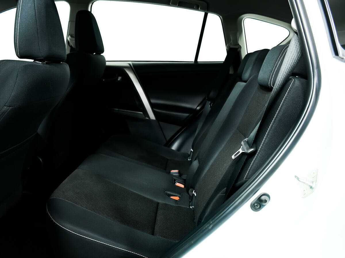 Toyota RAV4 2018 года с пробегом. Фото: #11