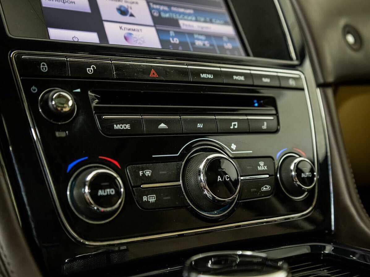 Jaguar XJ 2013 года с пробегом. Фото: #20