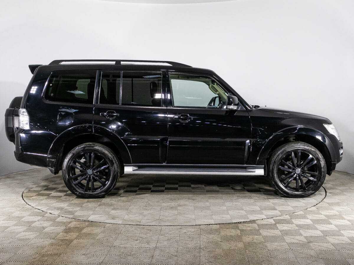 Mitsubishi Pajero 2015 года с пробегом. Фото: #3