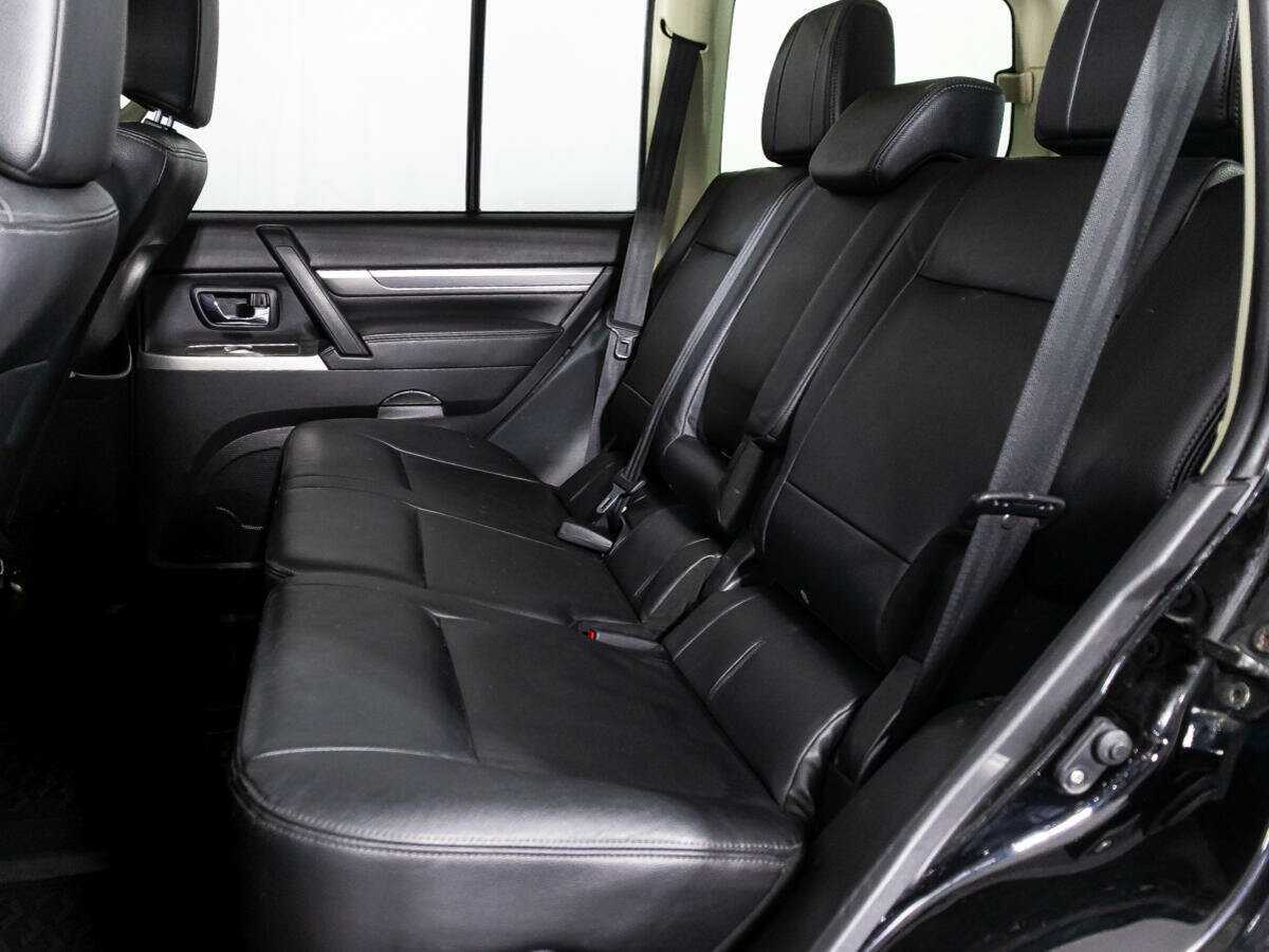 Mitsubishi Pajero 2015 года с пробегом. Фото: #9