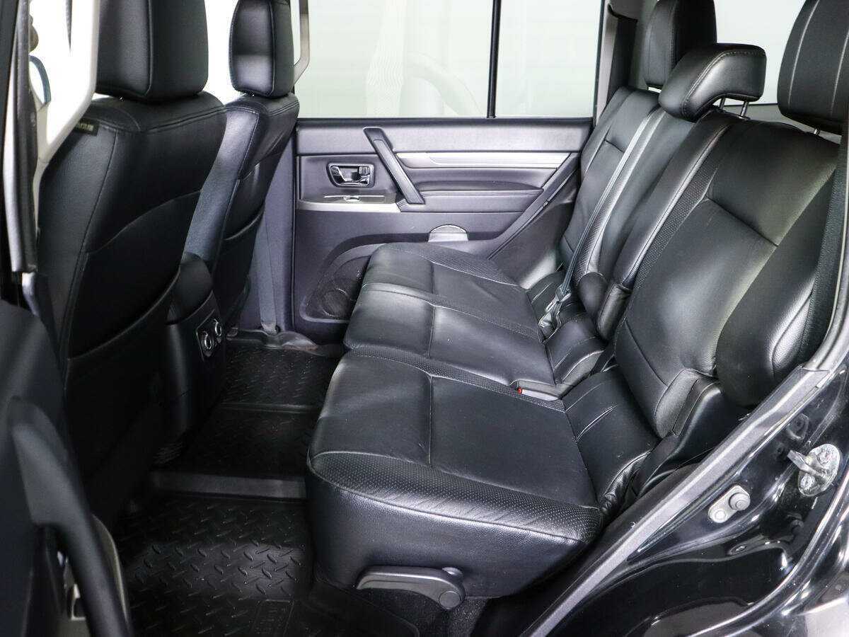 Mitsubishi Pajero 2012 года с пробегом. Фото: #7