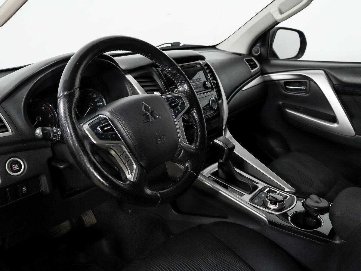 Mitsubishi Pajero Sport 2017 года с пробегом. Фото: #8