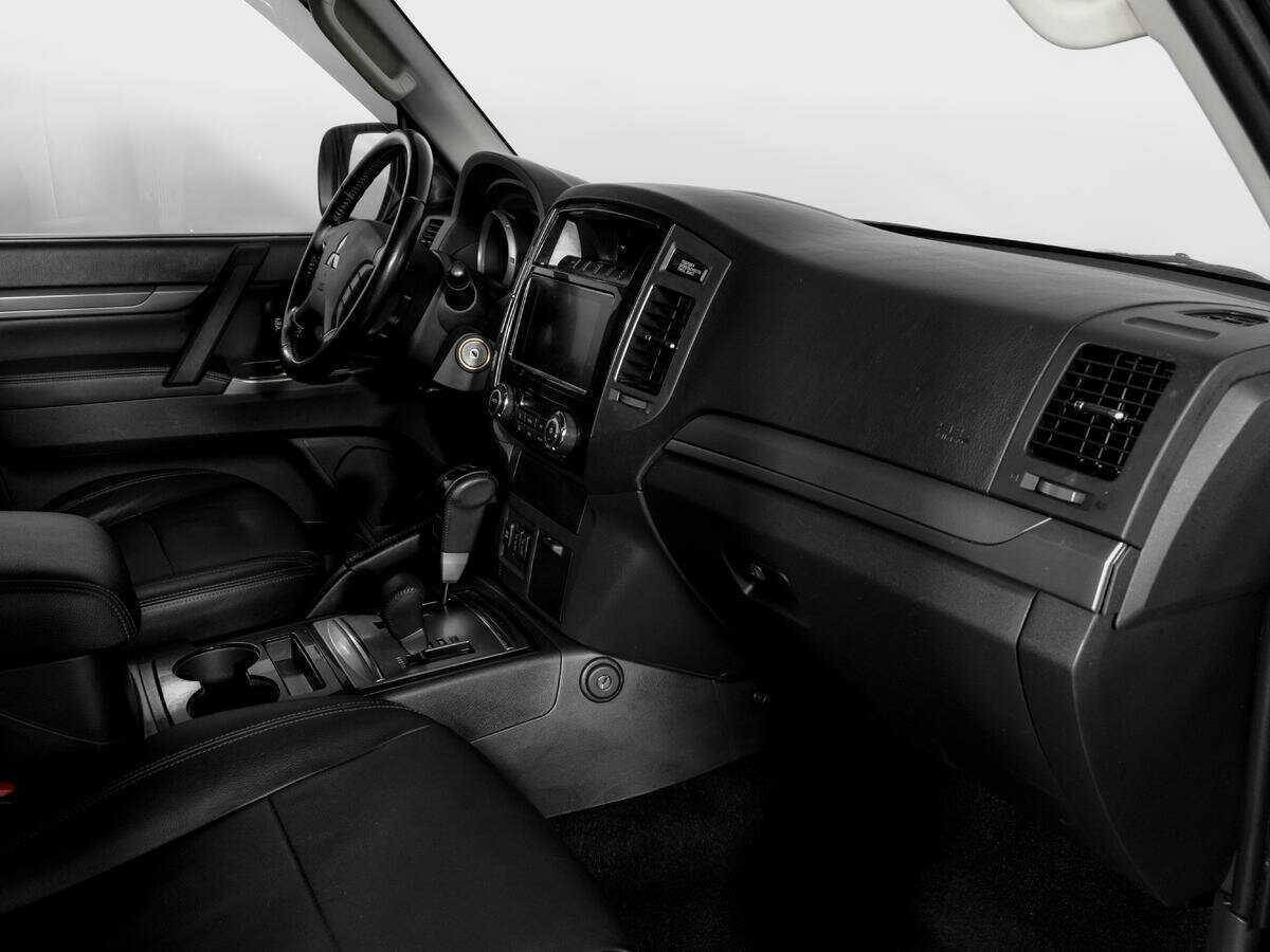 Mitsubishi Pajero 2017 года с пробегом. Фото: #8