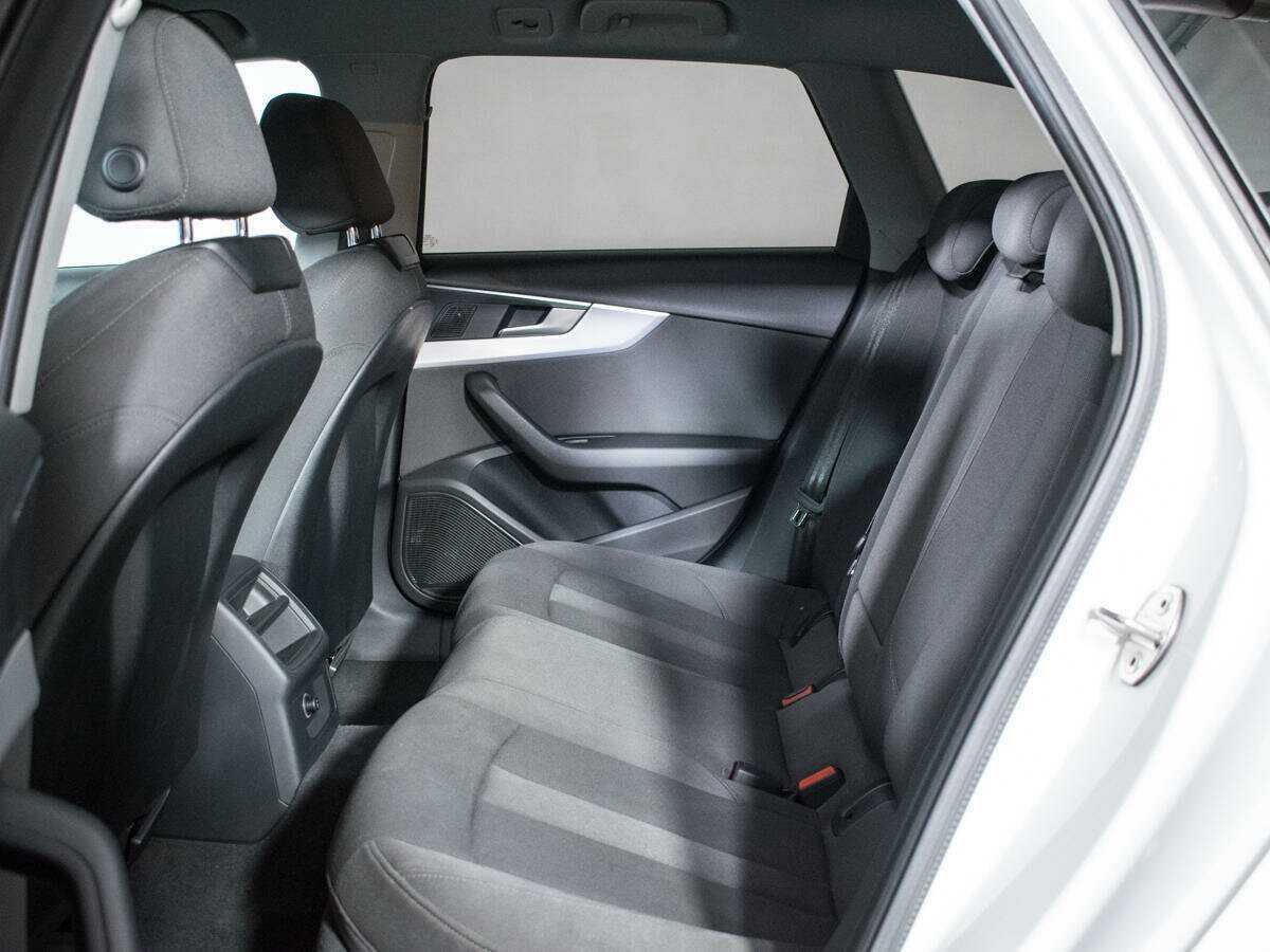 Audi A4 2018 года с пробегом. Фото: #9