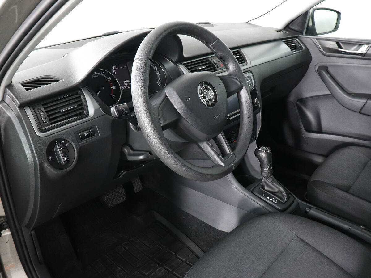 Б/У Шкода Рапид 2018 года. Фото: #8