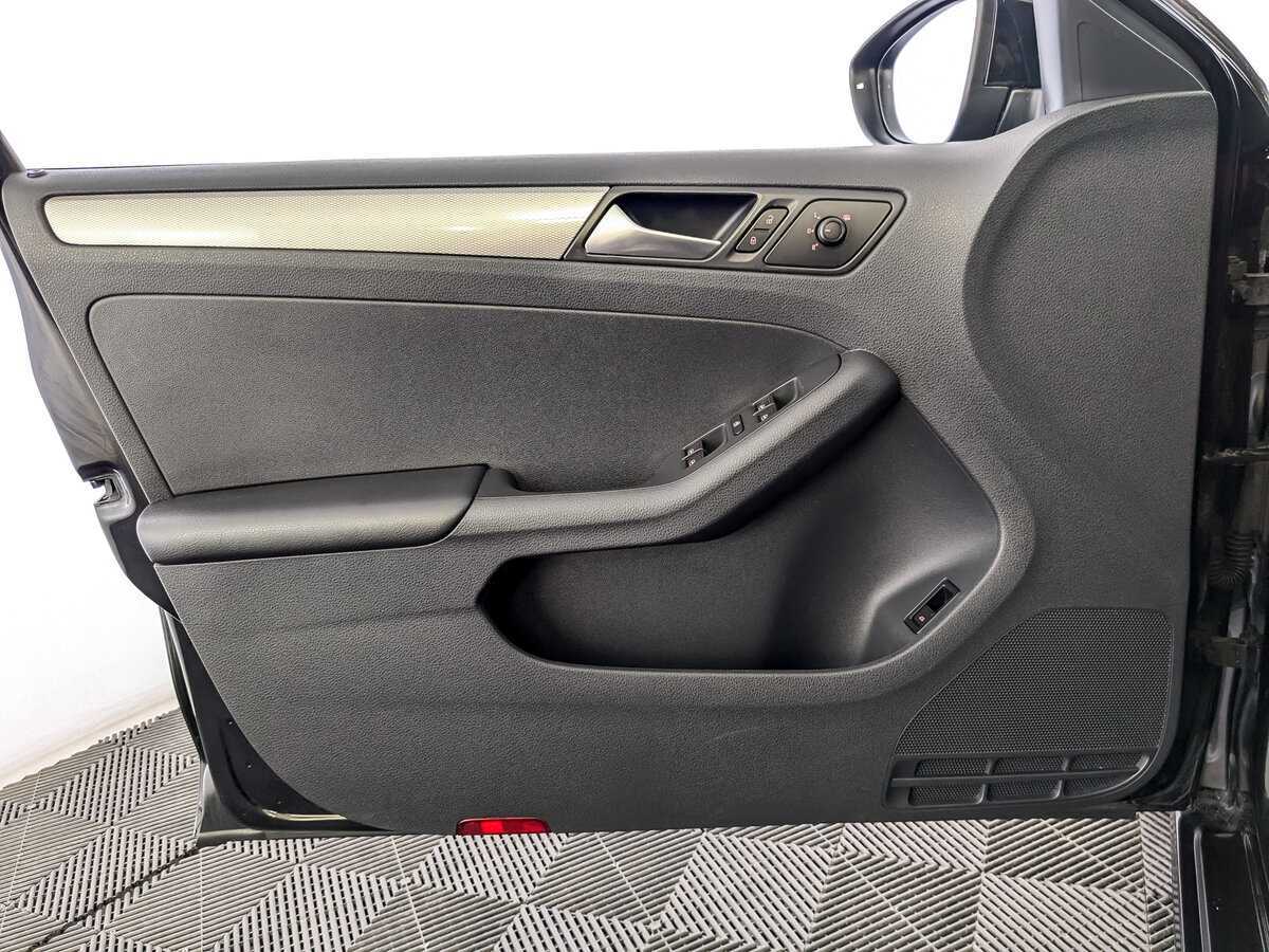 Б/У Фольксваген Джетта 2015 года. Фото: #14