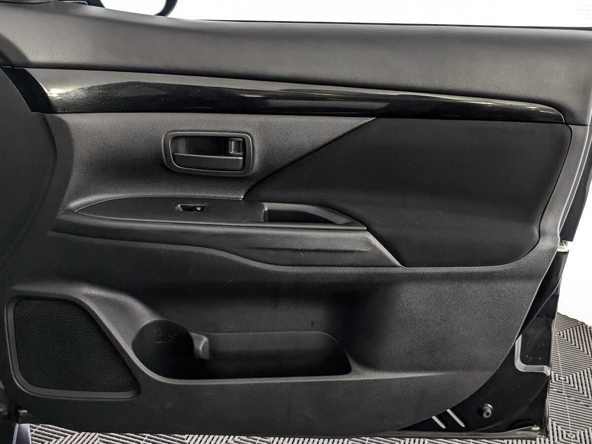 Mitsubishi Outlander 2018 года с пробегом. Фото: #20