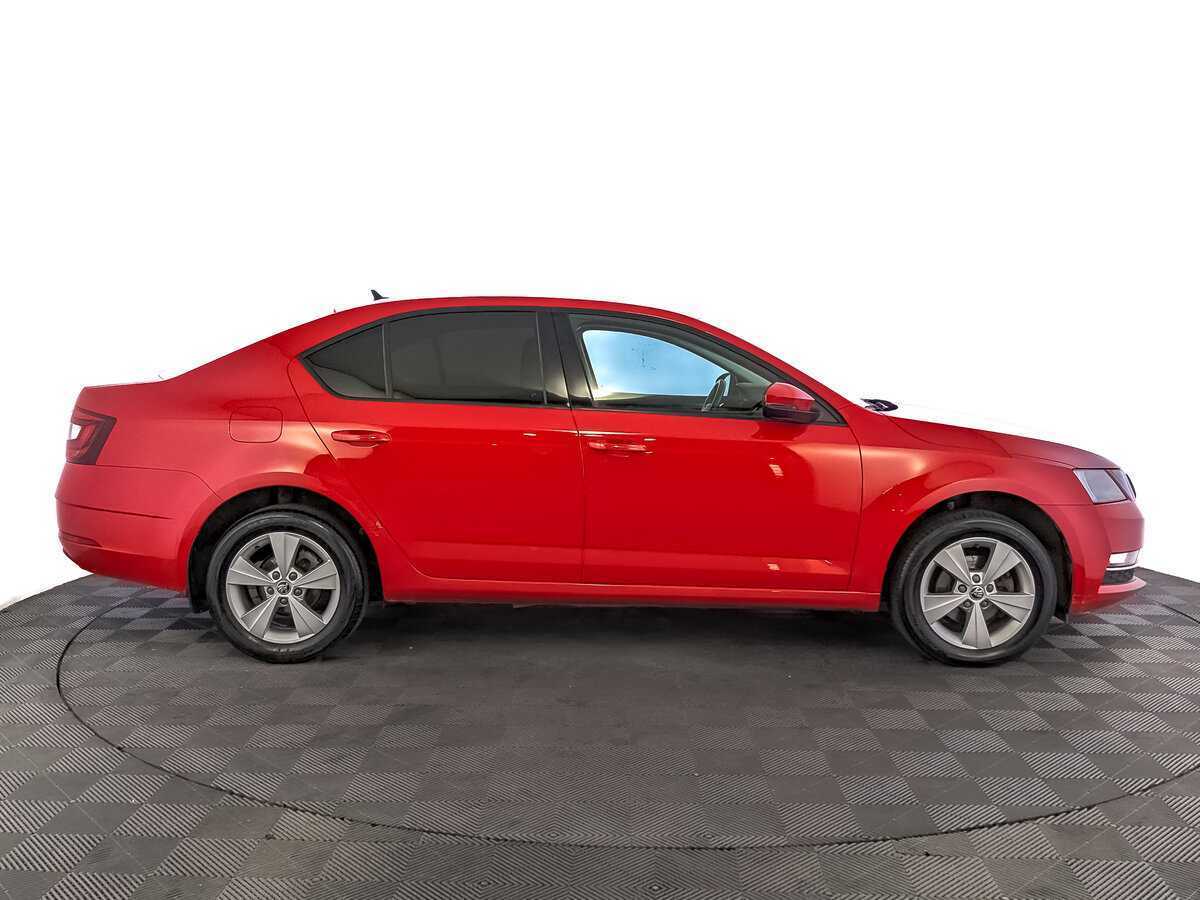 Б/У Шкода Октавия 2018 года. Фото: #3