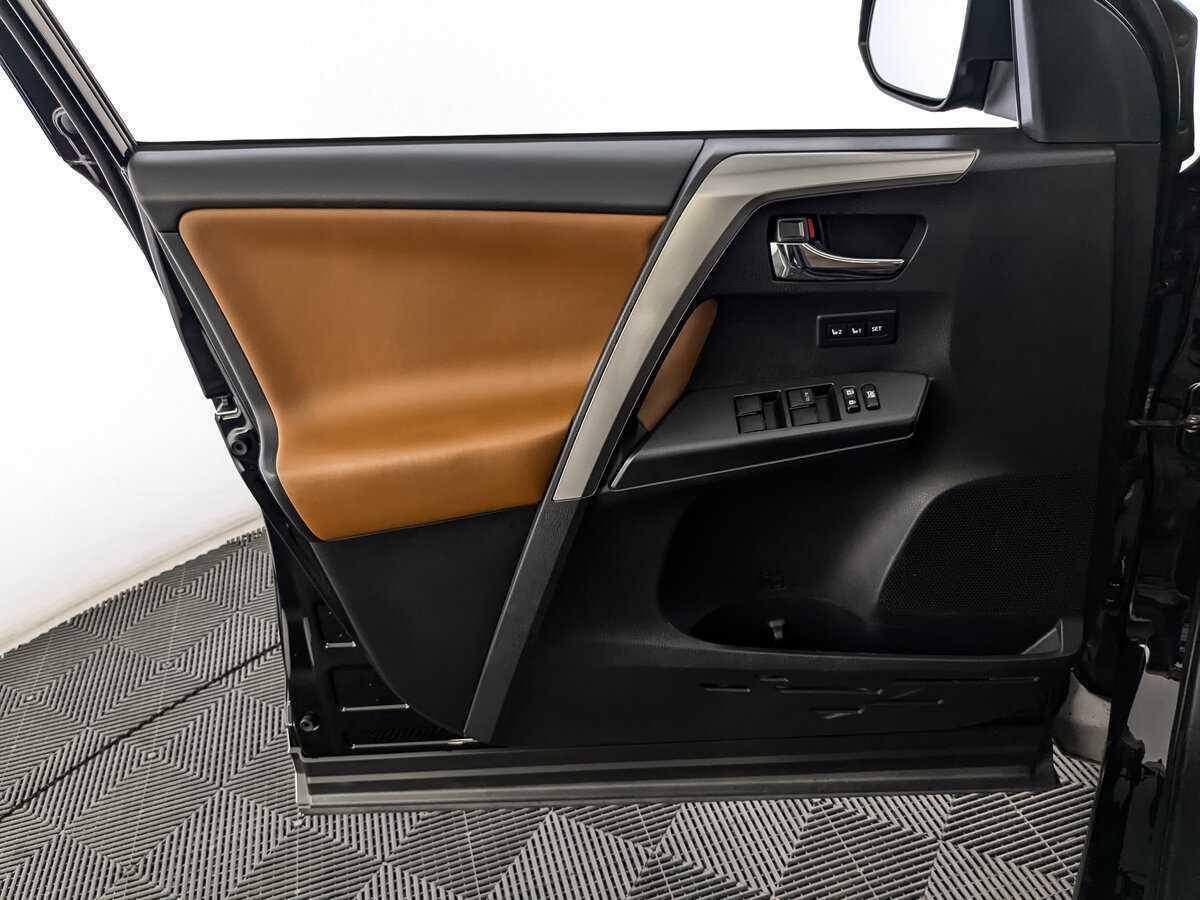 Toyota RAV4 2017 года с пробегом. Фото: #14