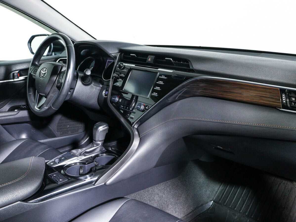 Toyota Camry 2020 года с пробегом. Фото: #8