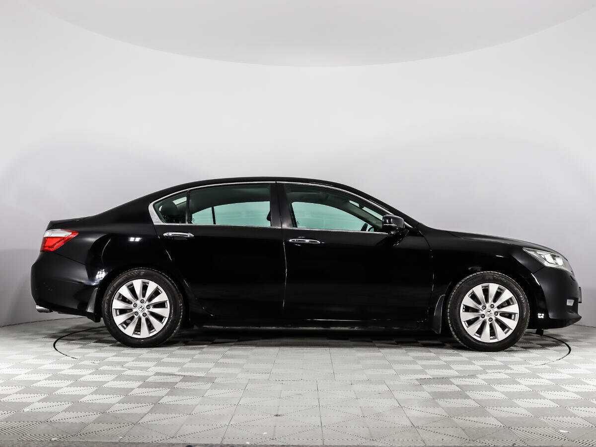 Honda Accord 2013 года с пробегом. Фото: #3