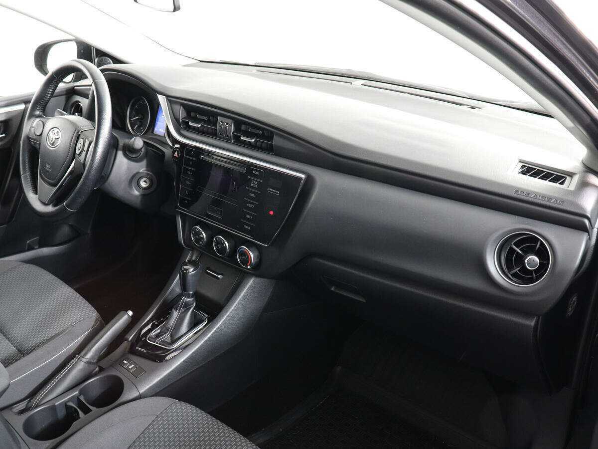 Б/У Тойота Королла 2017 года. Фото: #9