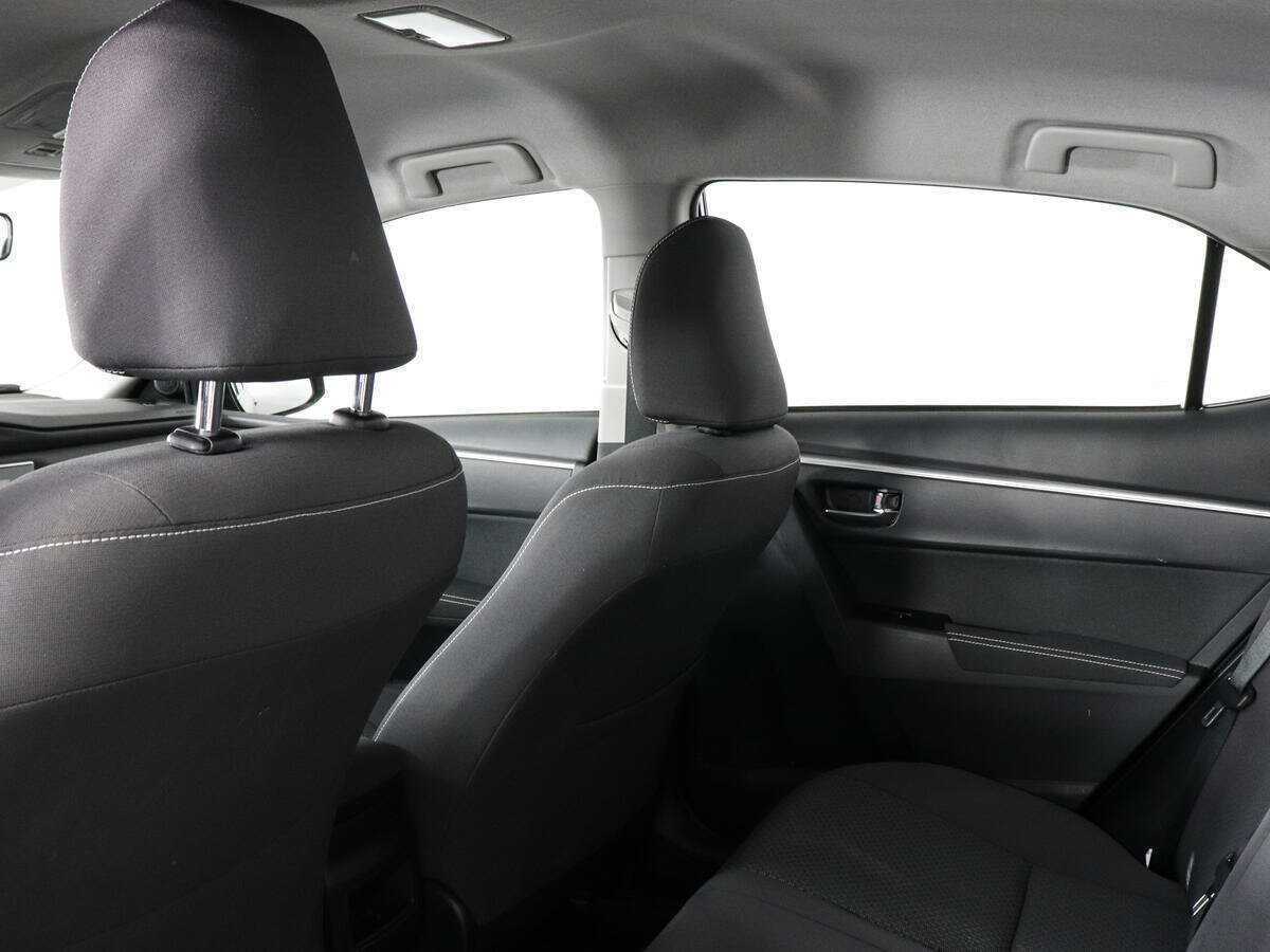 Б/У Тойота Королла 2017 года. Фото: #11