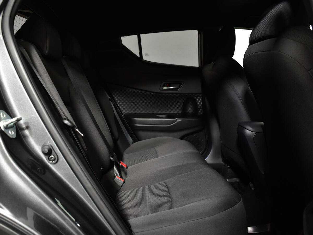 Toyota C-HR 2019 года с пробегом. Фото: #9