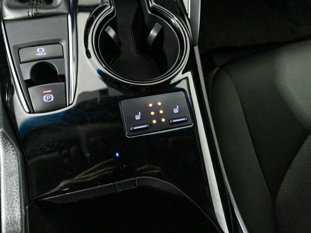 Toyota Camry 2019 года с пробегом. Фото: #15