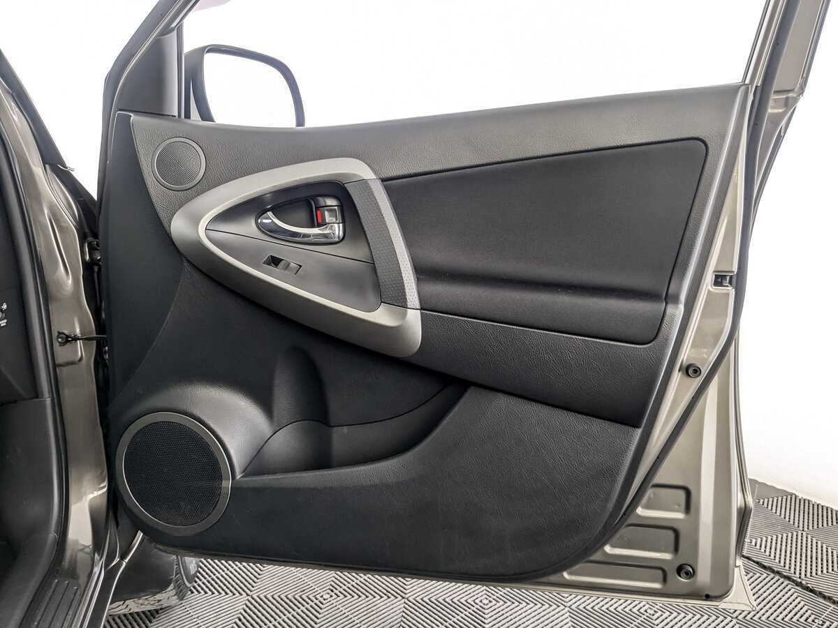 Б/У Тойота Рав4 2012 года. Фото: #23