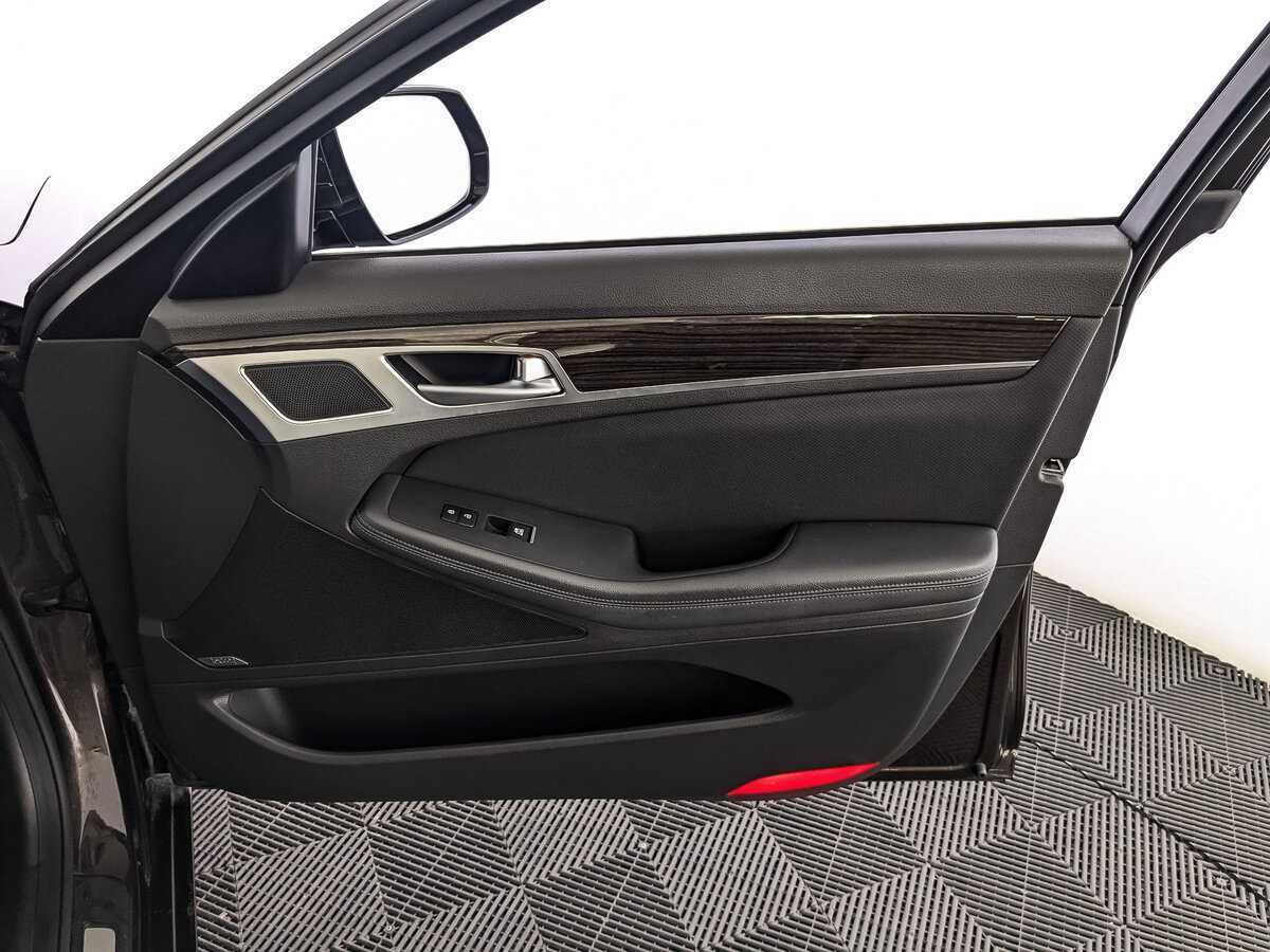 Hyundai Genesis 2015 года с пробегом. Фото: #23