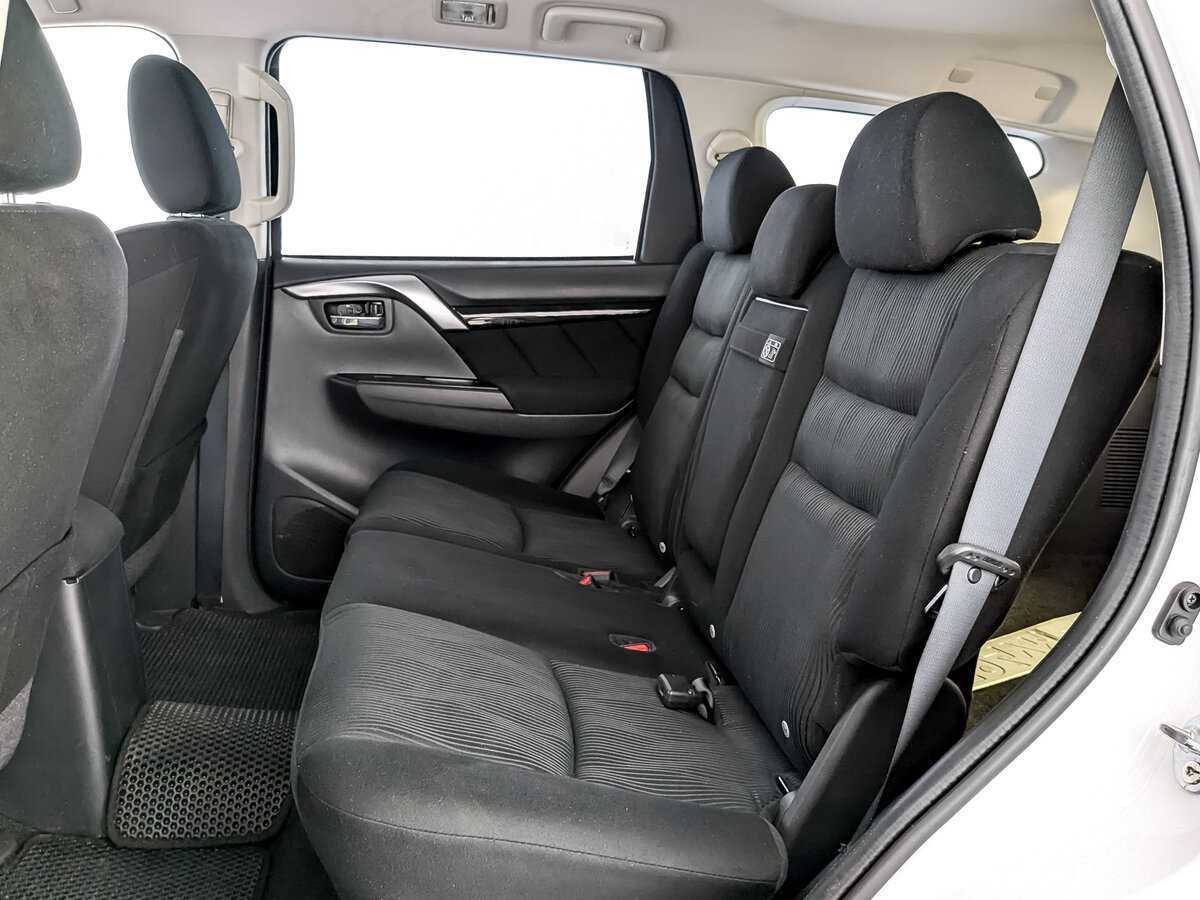 Mitsubishi Pajero Sport 2018 года с пробегом. Фото: #11