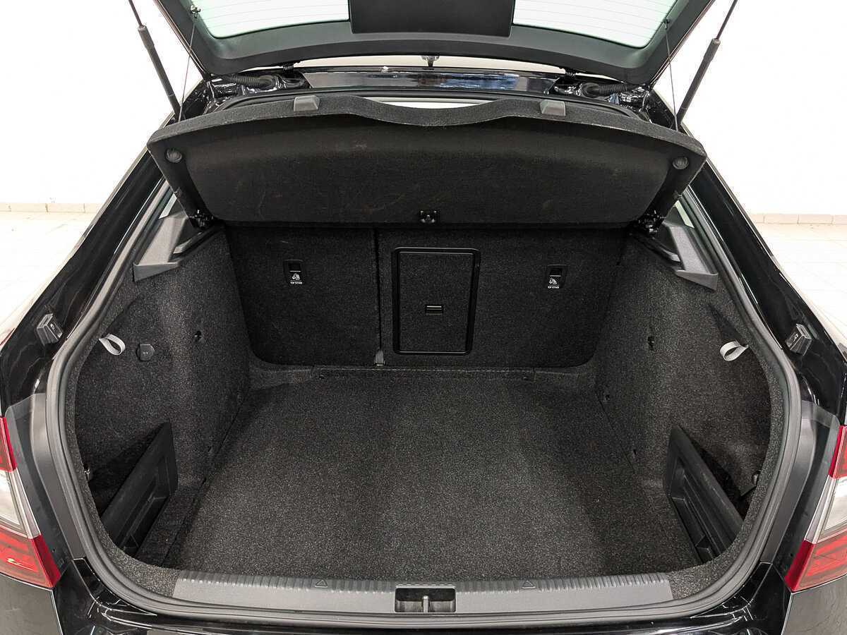 Б/У Шкода Октавия 2019 года. Фото: #9