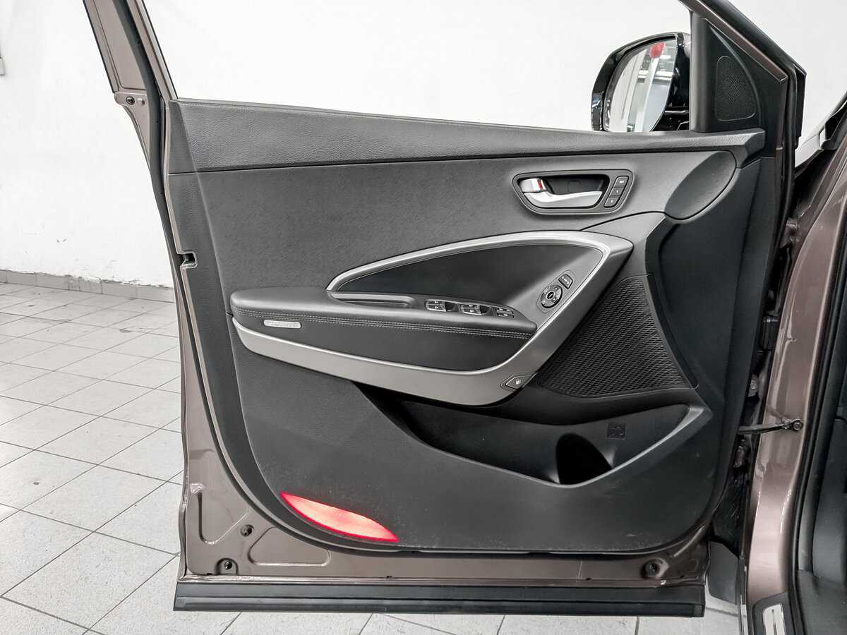 Б/У Хендай Санта Фе 2015 года. Фото: #16