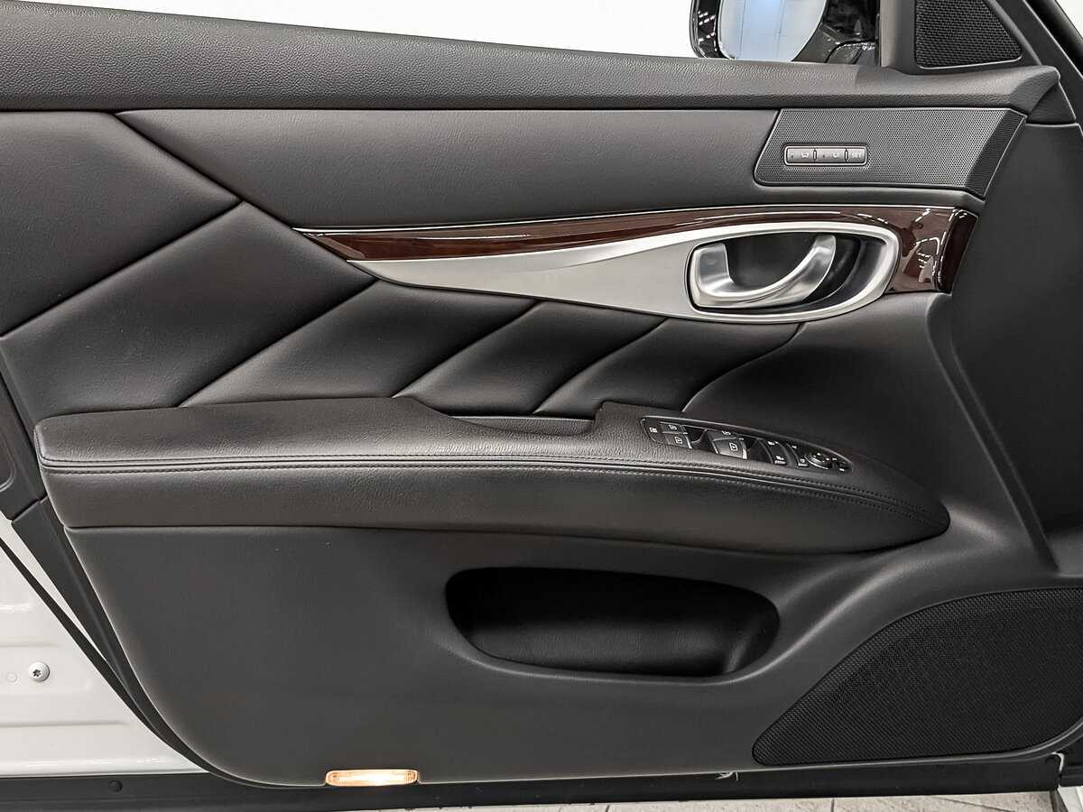 Infiniti Q70 2016 года с пробегом. Фото: #18