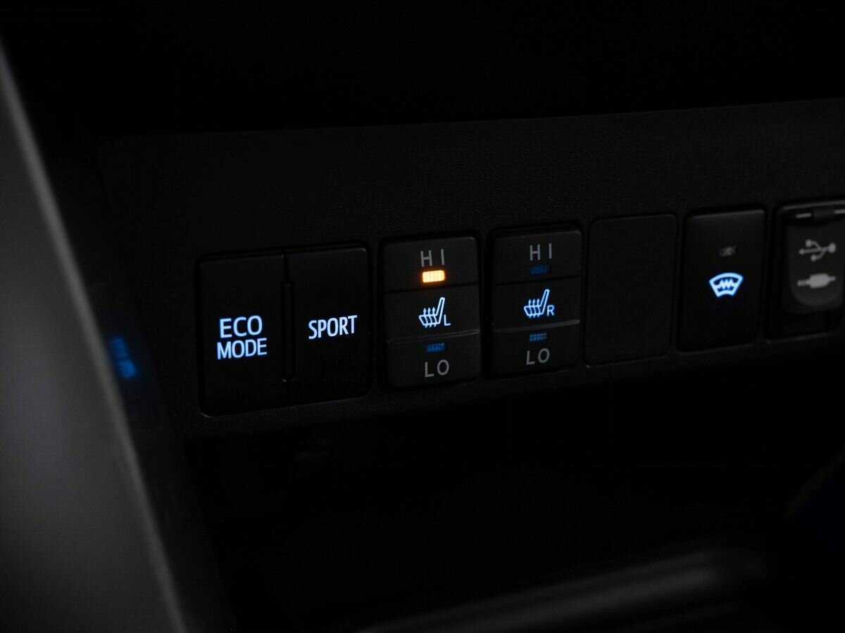 Б/У Тойота Рав4 2017 года. Фото: #18