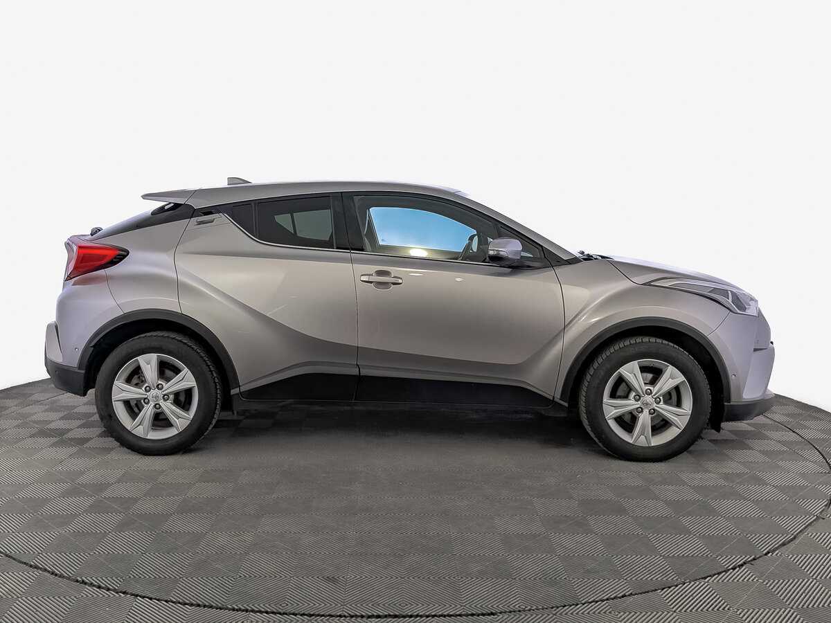 Toyota C-HR 2017 года с пробегом. Фото: #3