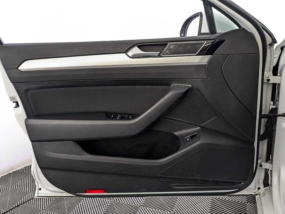 Б/У Фольксваген Пассат 2019 года. Фото: #18