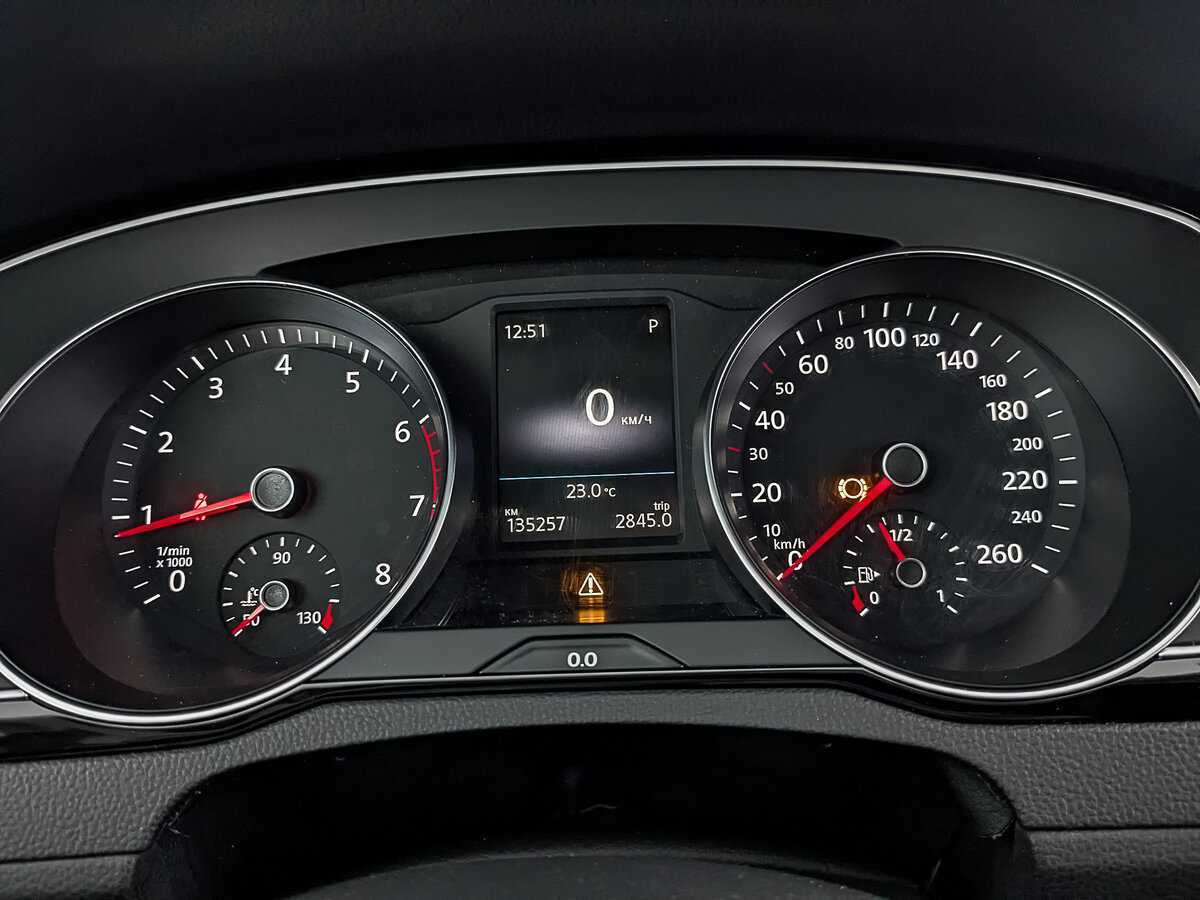 Б/У Фольксваген Пассат 2016 года. Фото: #12